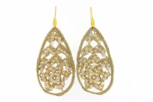 ORECCHINO IN METALLO CON GOCCIA IN MACRAME' COD. 320