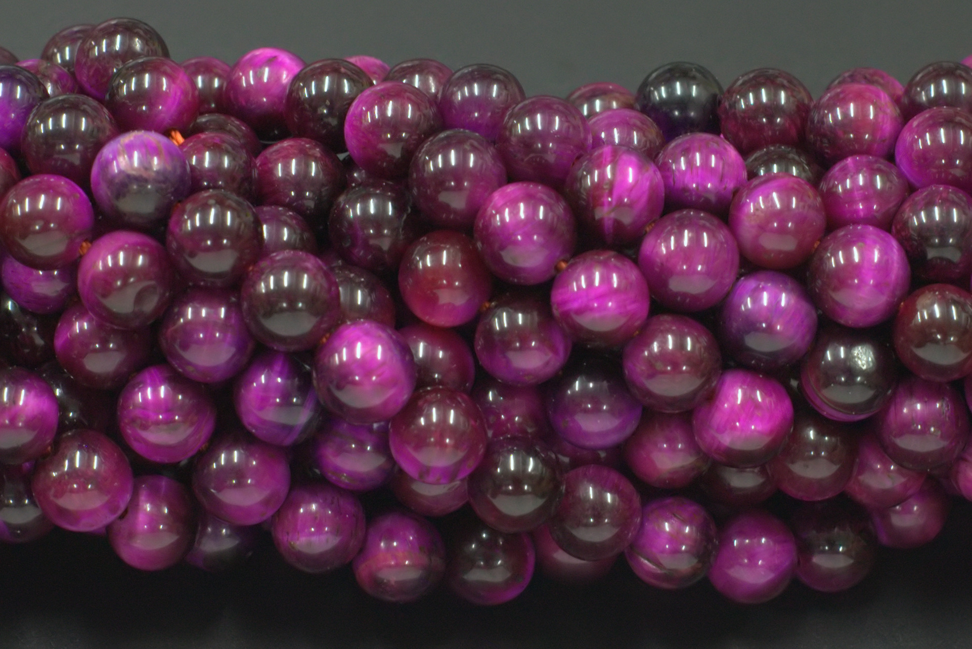 OCCHIO DI TIGRE RINFORZATO DI COLORE FUCSIA SCURO LISCIO