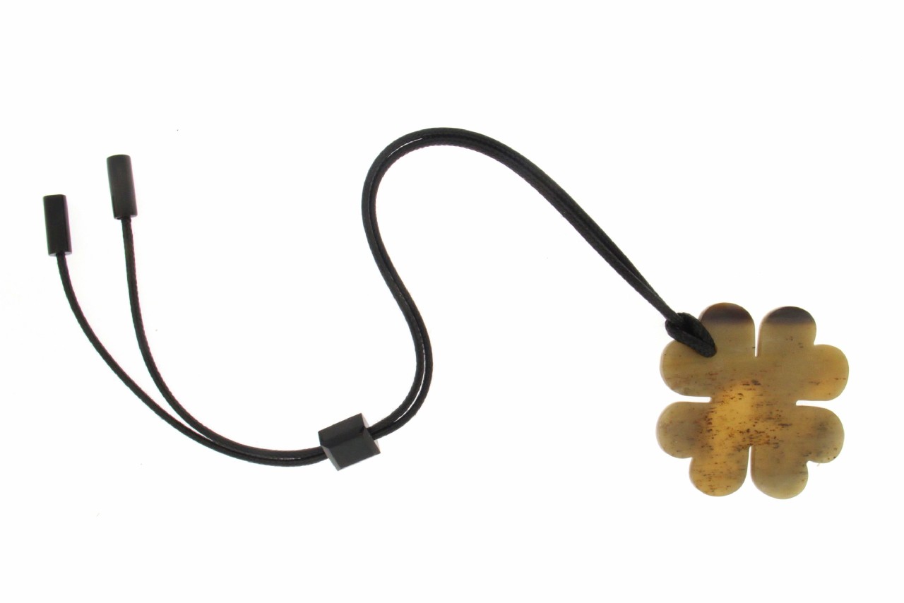 COLLANA IN CORNO A QUADRIFOGLIO COD. NEVN061