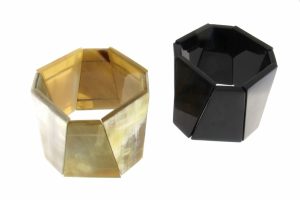 BRACCIALE ELASTICO IN CORNO BR 2024-1