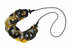 COLLANA IN CORNO COD. VNNE24-02